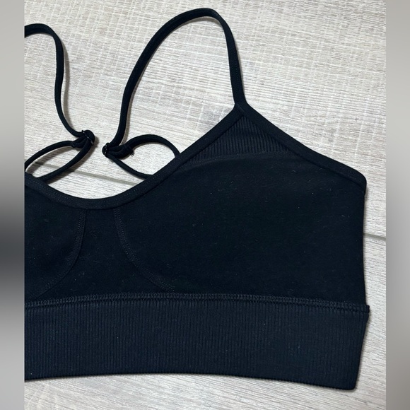 ALO Yoga Classic Black Sports Bra - Picture 4 of 4
